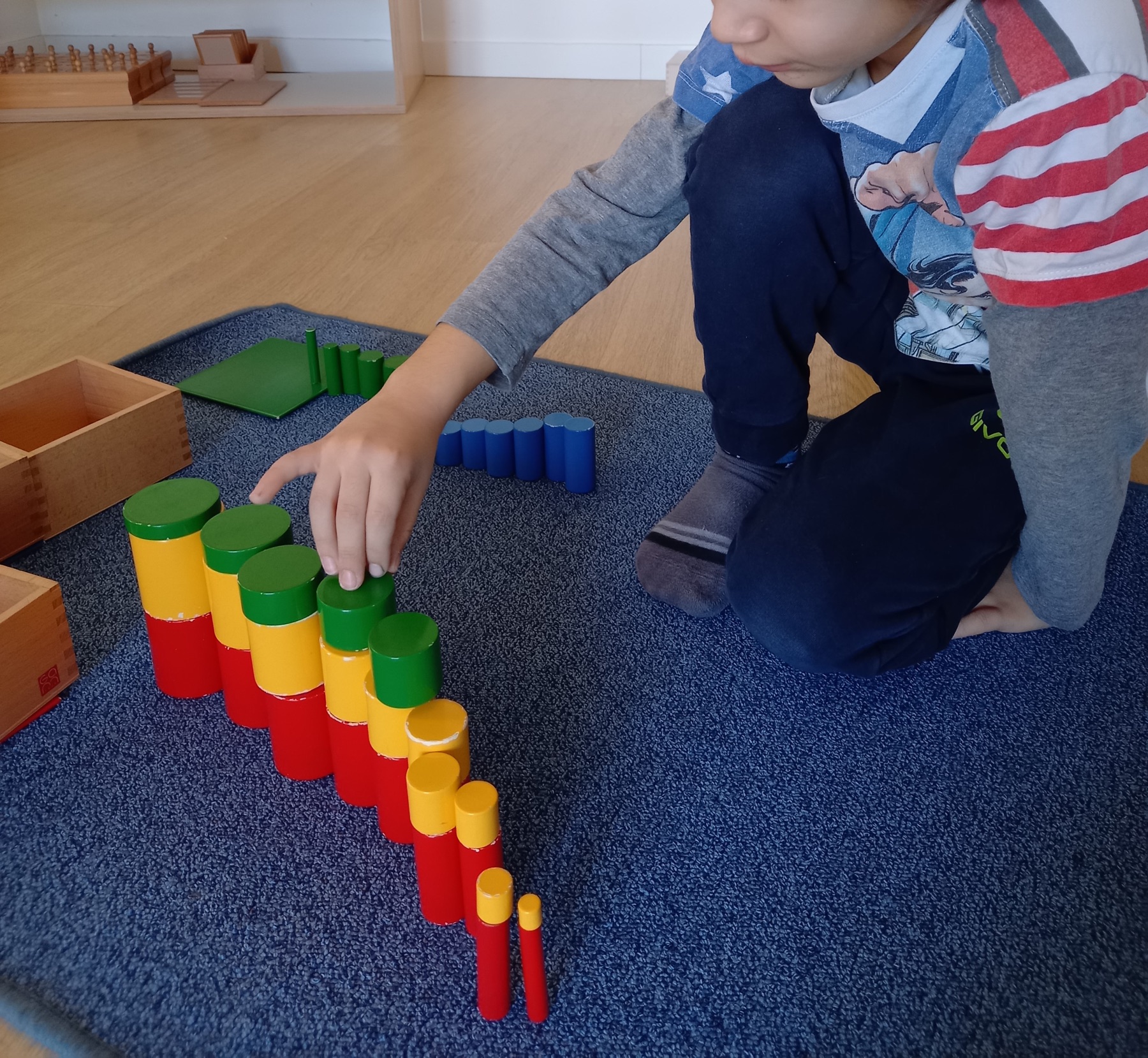 Materiale Montessori per l'educazione sensoriale